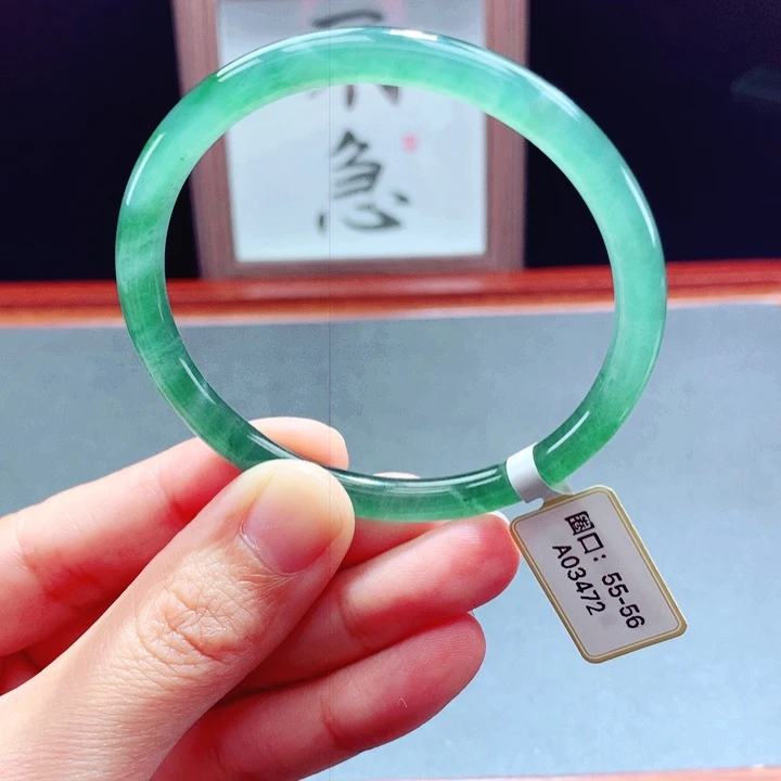 未镶嵌手镯翡翠圆镯