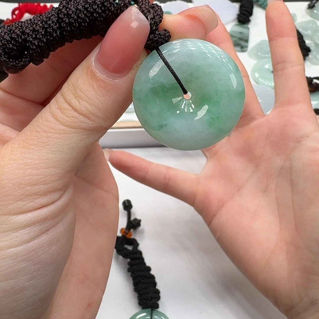 锦***岚翡翠未镶嵌颈饰多样性发其一