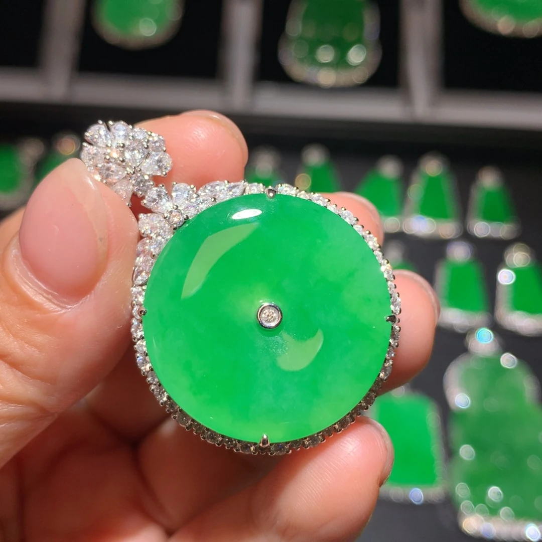 翡翠18K金镶嵌颈饰翡翠