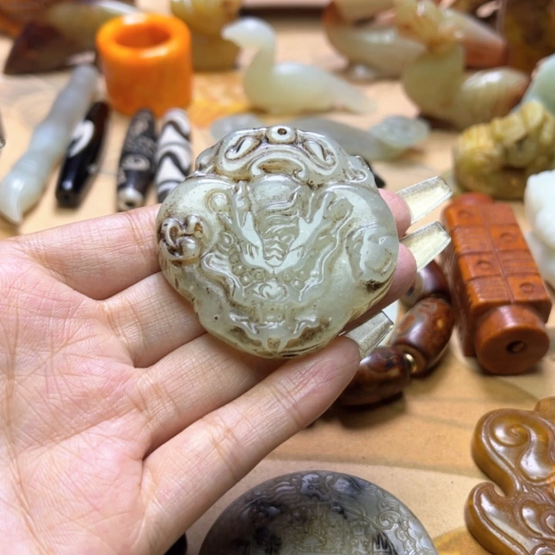 【闪购商品】蛇纹石玉颈饰未镶嵌