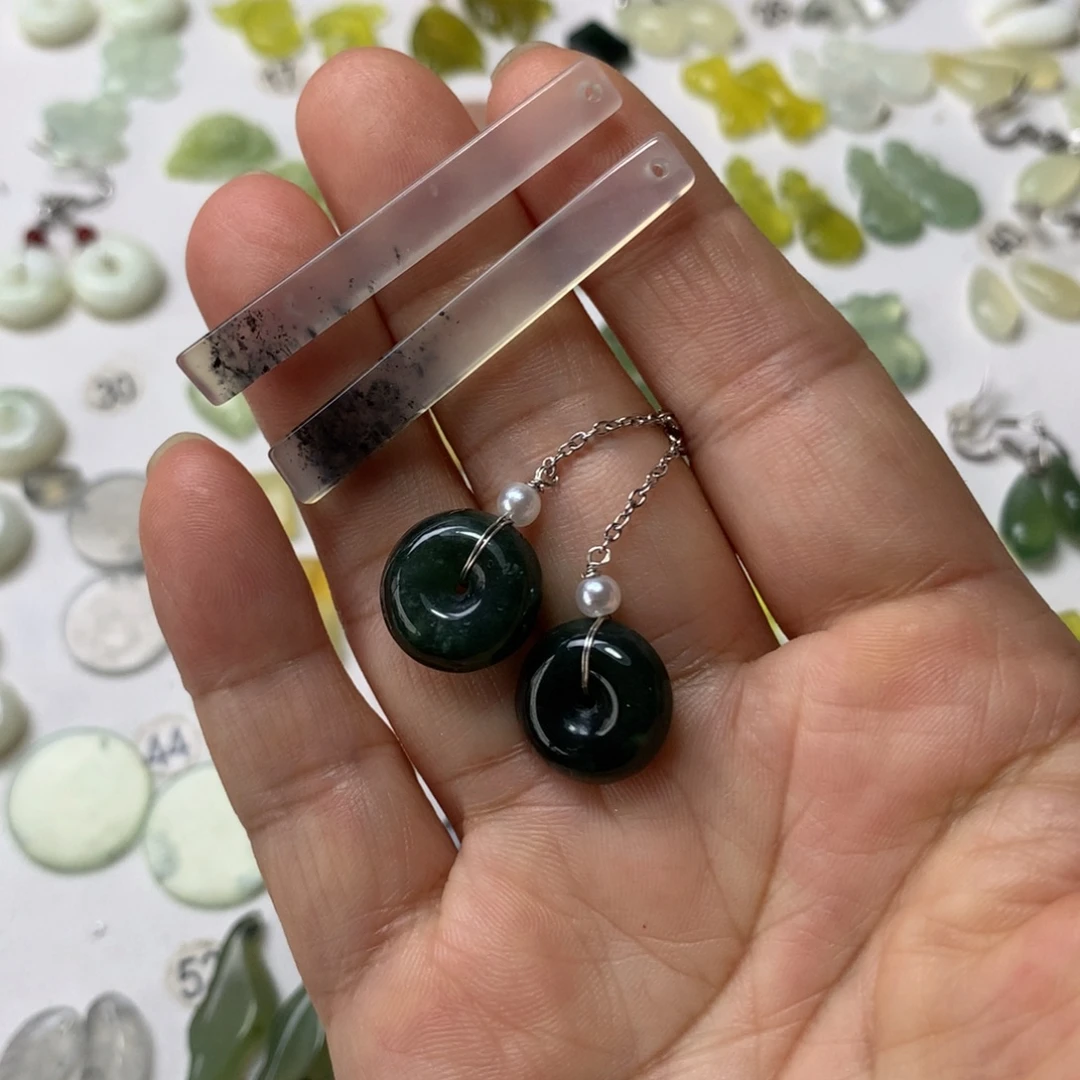 蛇纹石玉未镶嵌耳环