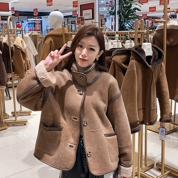 初晓皮草外套搭配