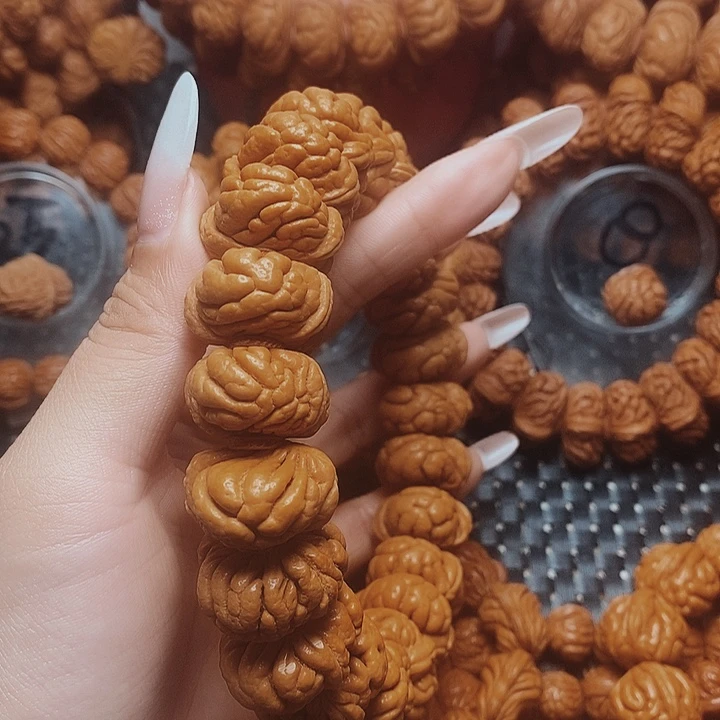 徐****文玩核桃吊坠龙纹桃核手串