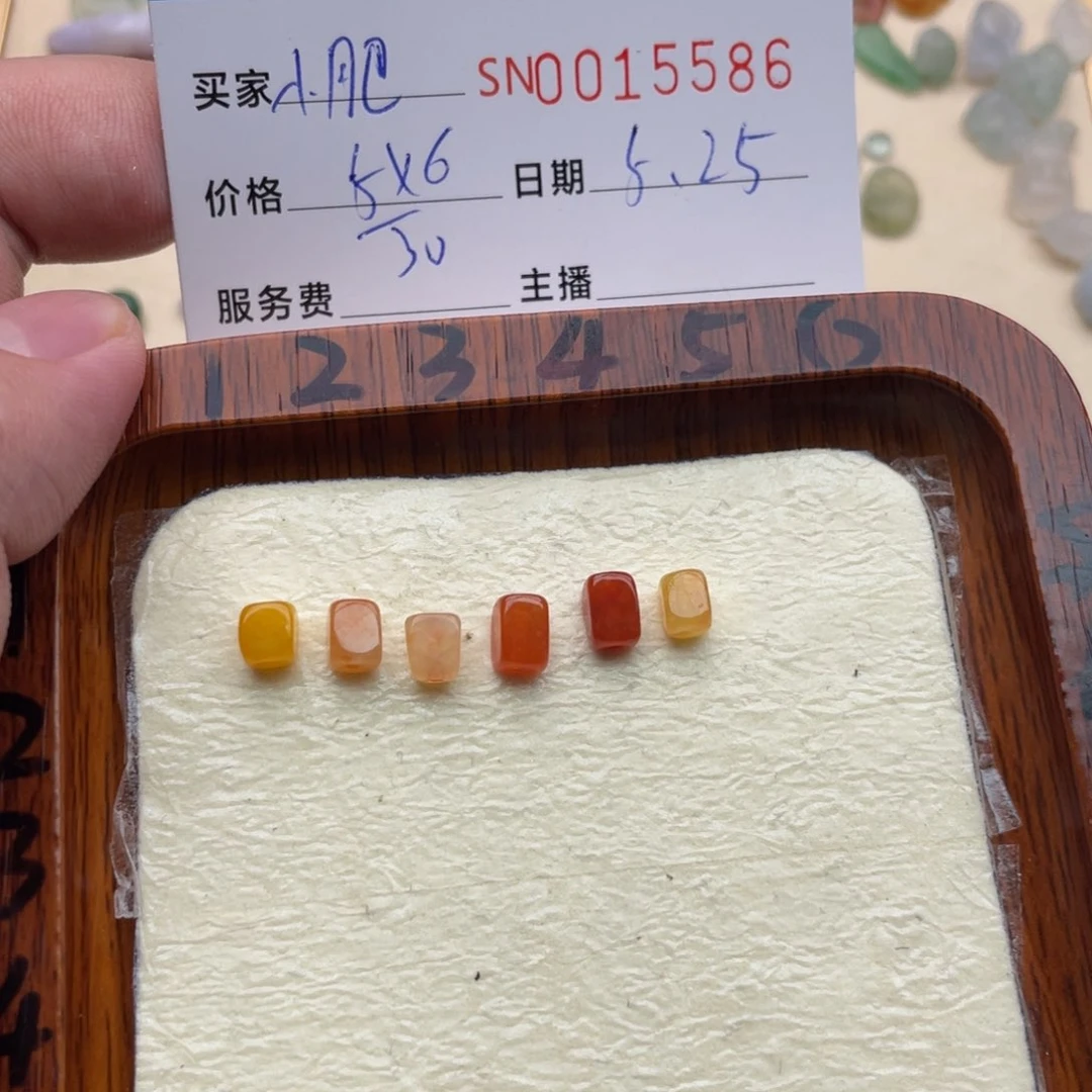 翡翠挂件未镶嵌减***糕