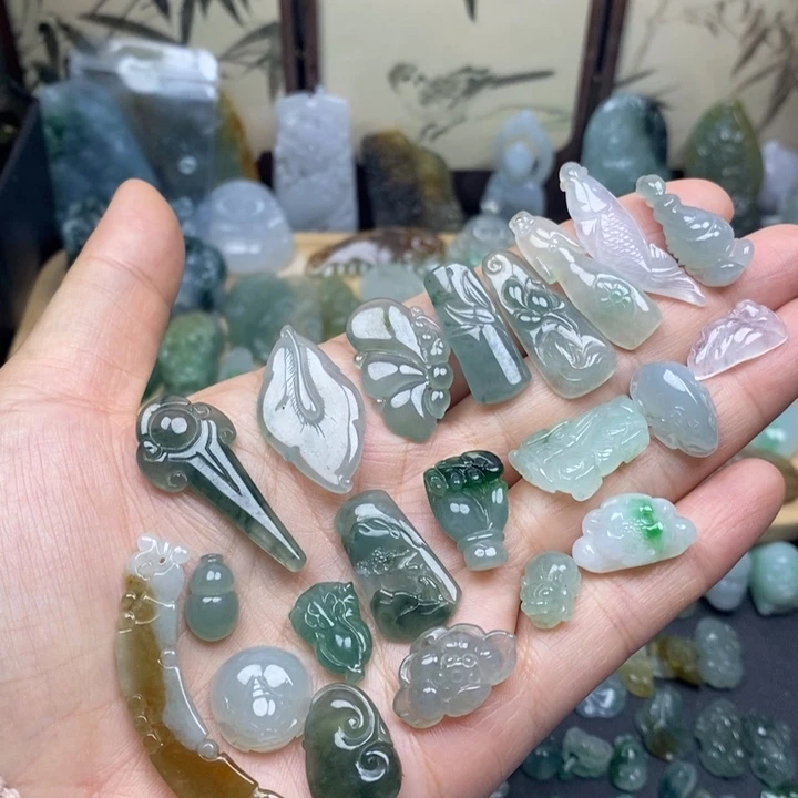 翡翠未镶嵌颈饰吊坠一个