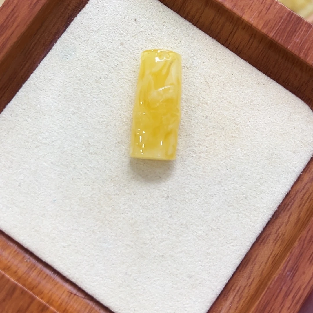 蜜蜡未镶嵌珠宝奇石