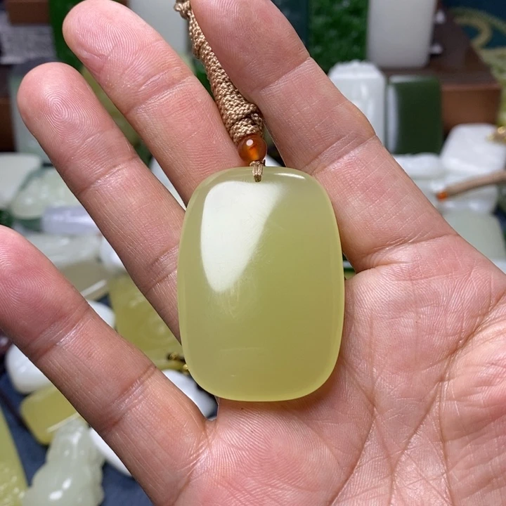 吊坠(赠链)未镶嵌和田玉