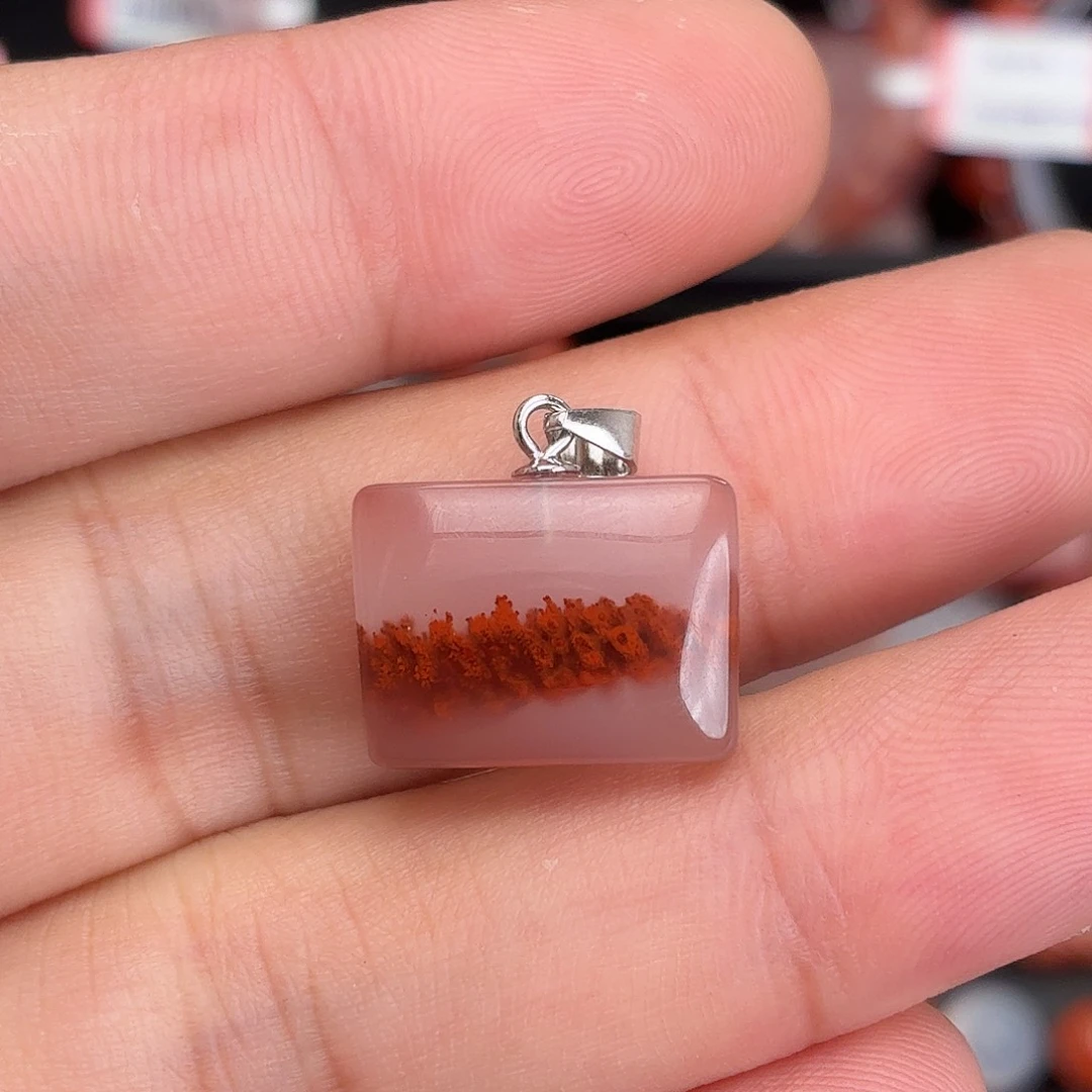 黛***儿未镶嵌川料南红玛瑙草花无事牌