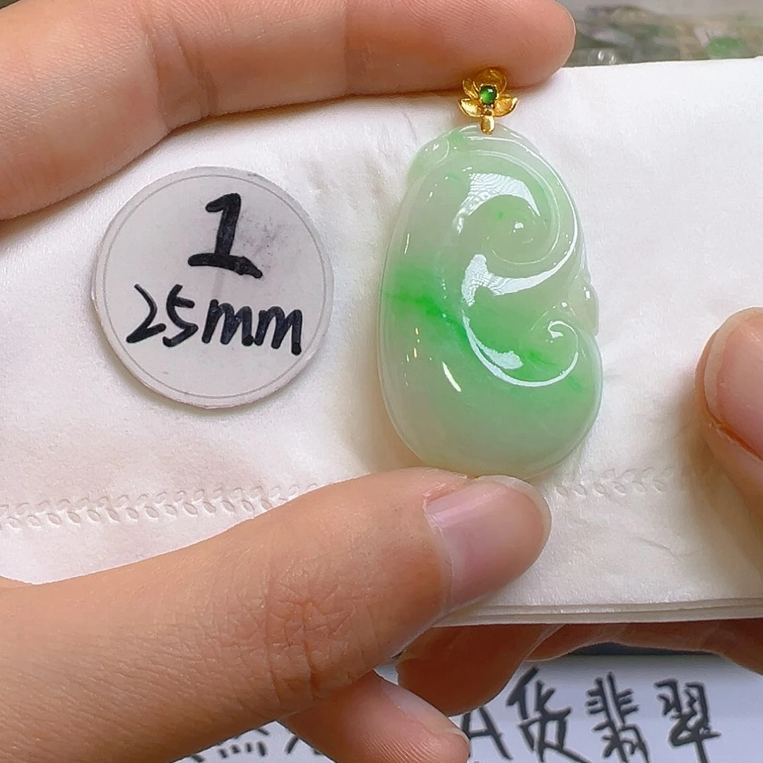 翡翠颈饰18K金镶嵌翡翠