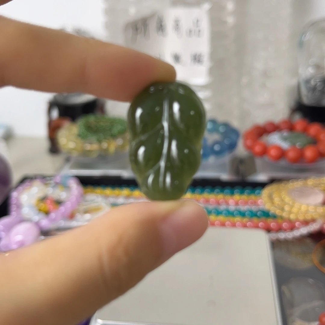 颈饰未镶嵌和田玉矿坑