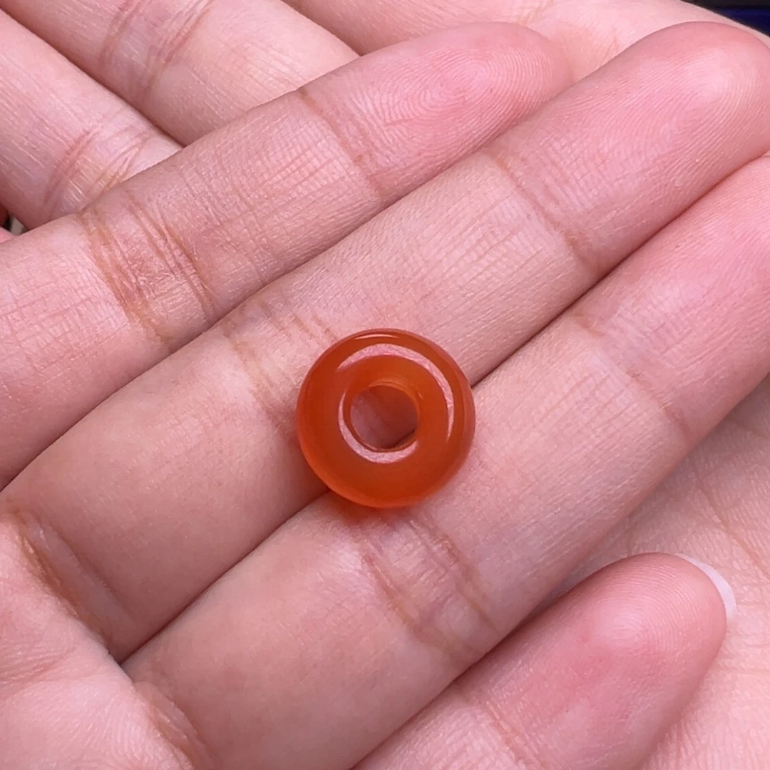 用***敏南红玛瑙未镶嵌珠宝奇石