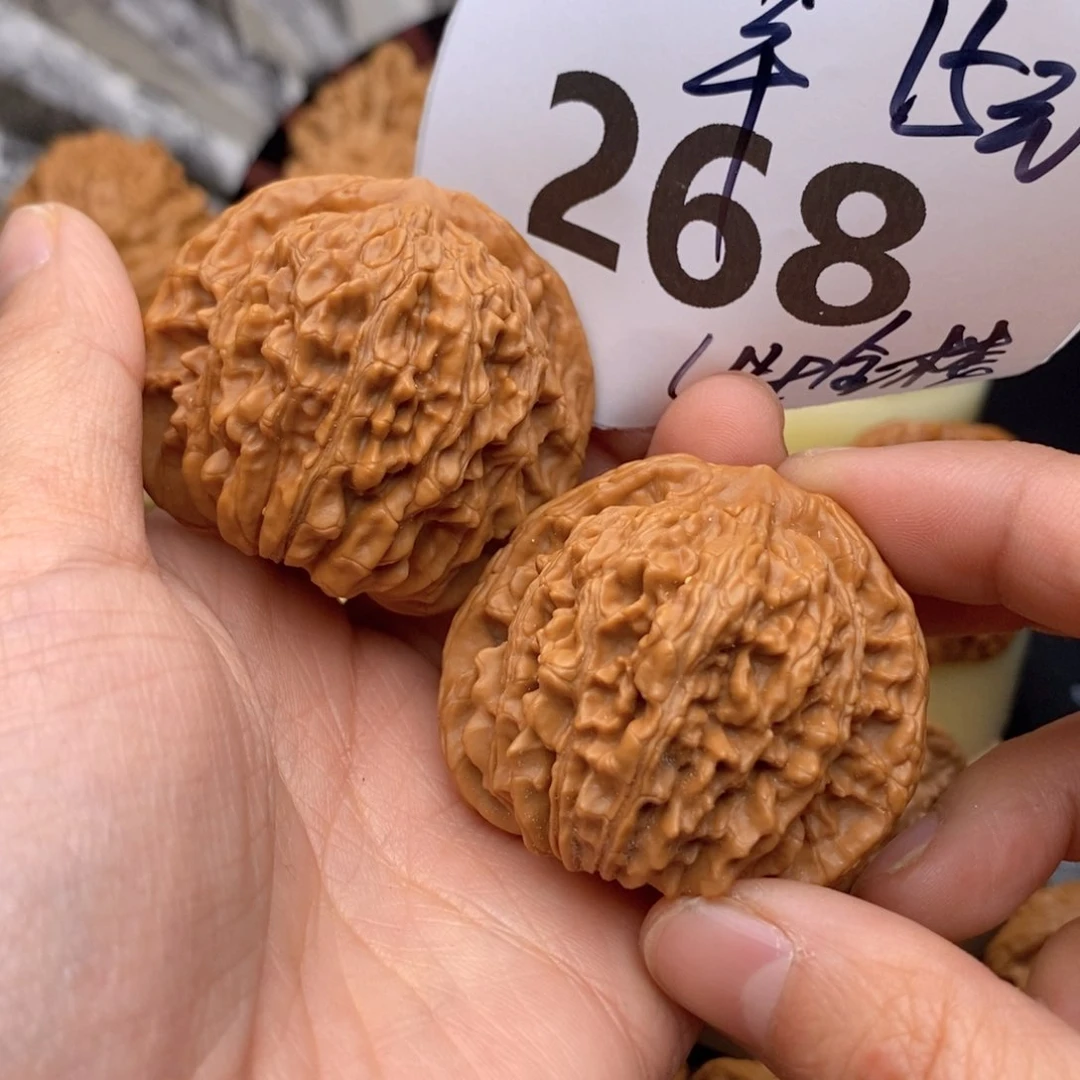 文玩核桃把件C***氏268高44全楼