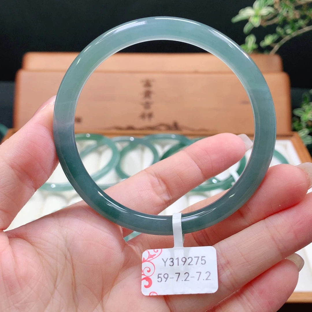 翡翠手镯未镶嵌天然