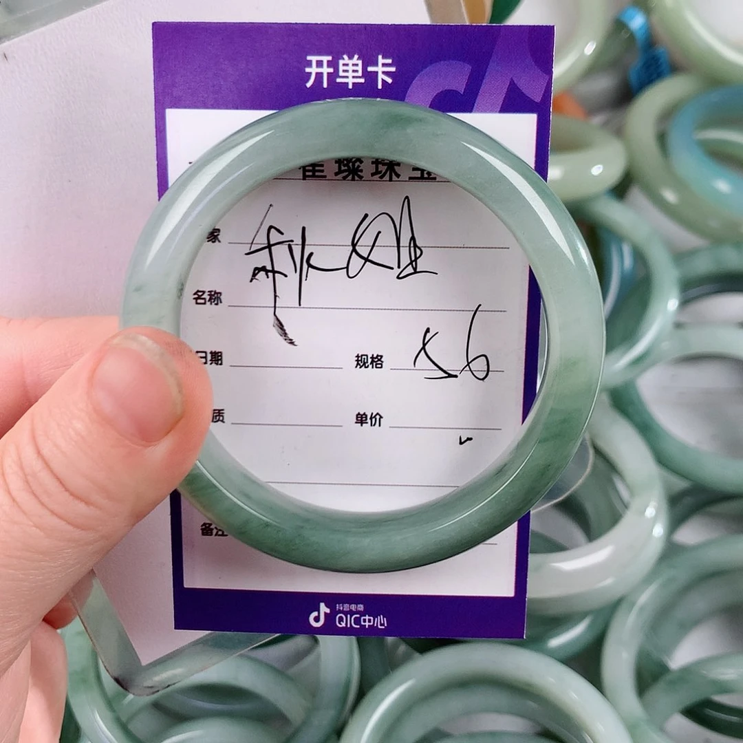未镶嵌手镯石英质玉（金丝玉）秋*
