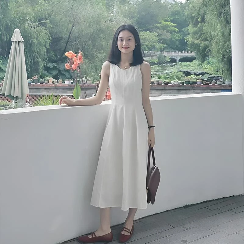 高级感法式白色无袖背心连衣裙女今年夏季新款收腰时尚气质背心裙