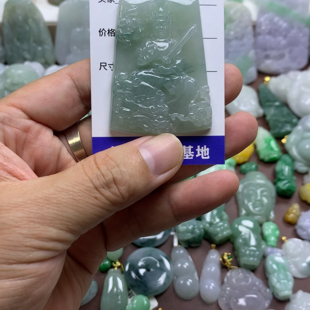 翡翠未镶嵌颈饰缅甸A货翡翠