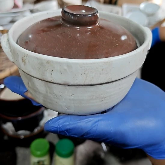 摆件盘子碗茶壶啥都有