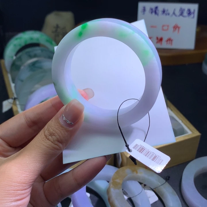 定制翡翠未镶嵌翡翠手镯