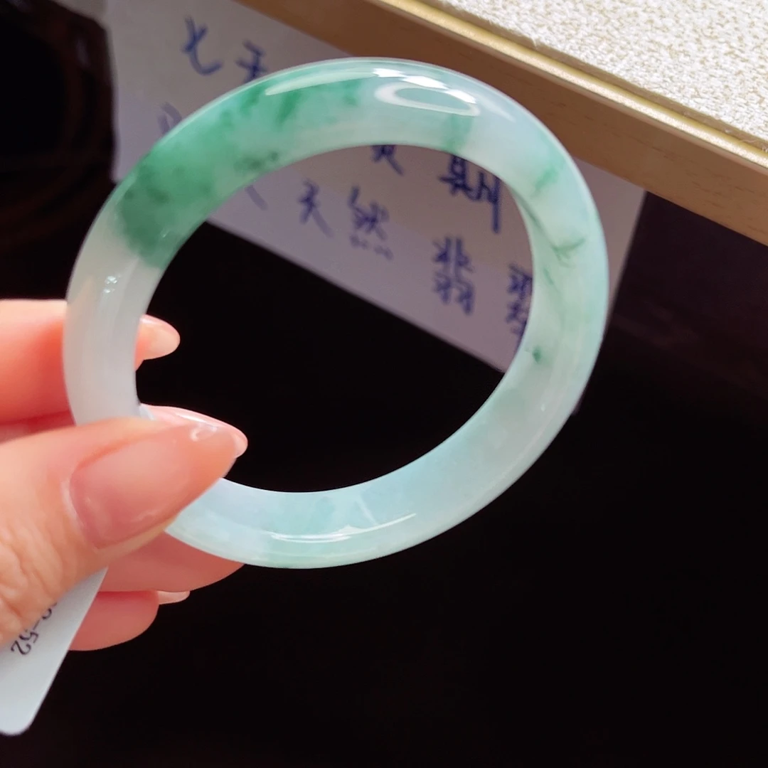 翡翠手镯未镶嵌手镯