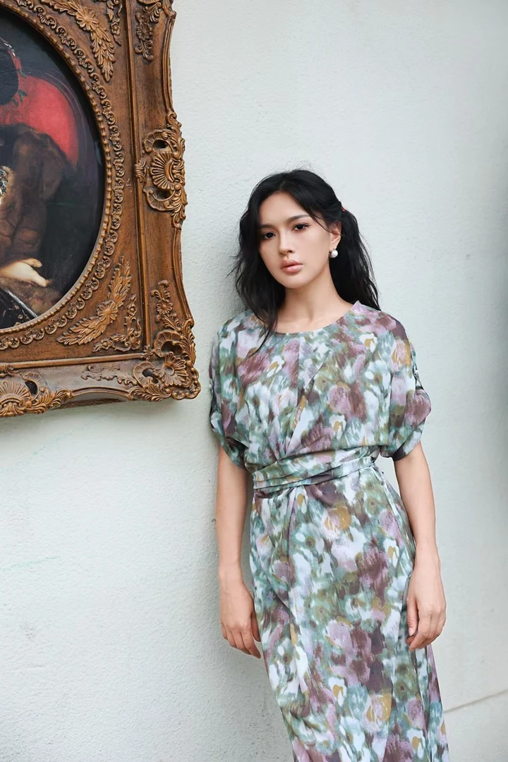 玛丝恩迪夏季法式轻奢气质紫色印花收腰显瘦女士