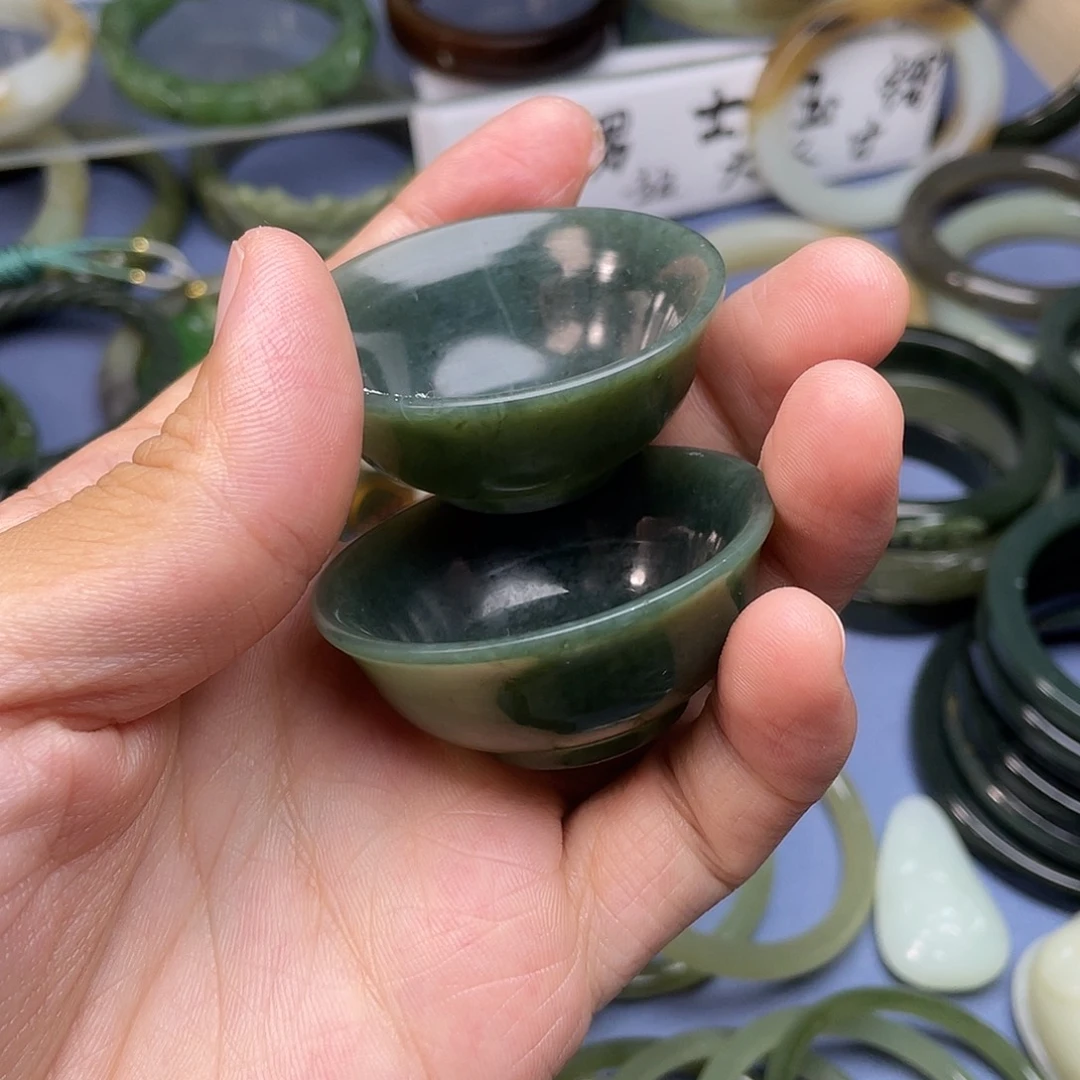 颈饰未镶嵌和田玉（青玉）一对