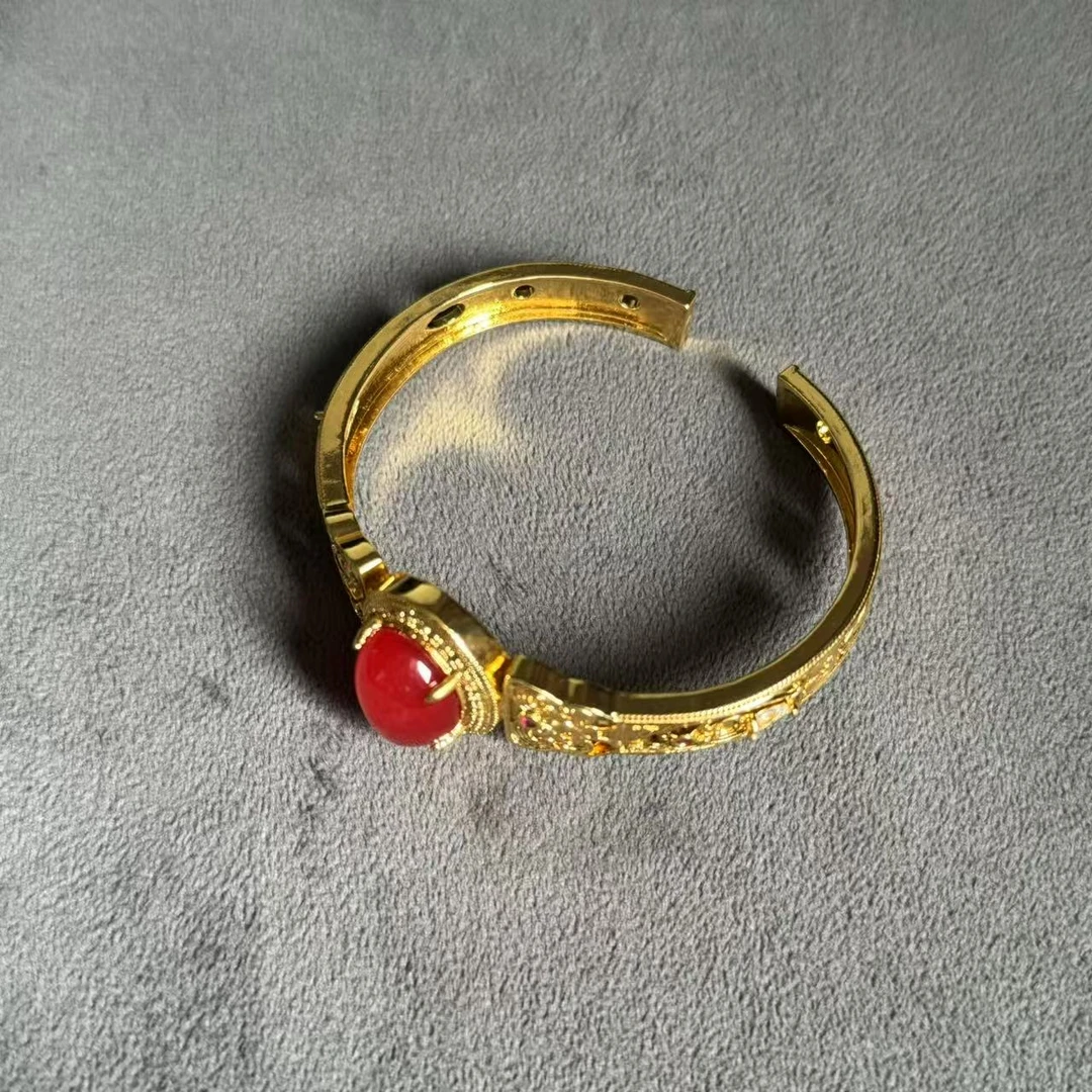 手镯 典藏品 冰透红蛋面重工豪镶圆款
