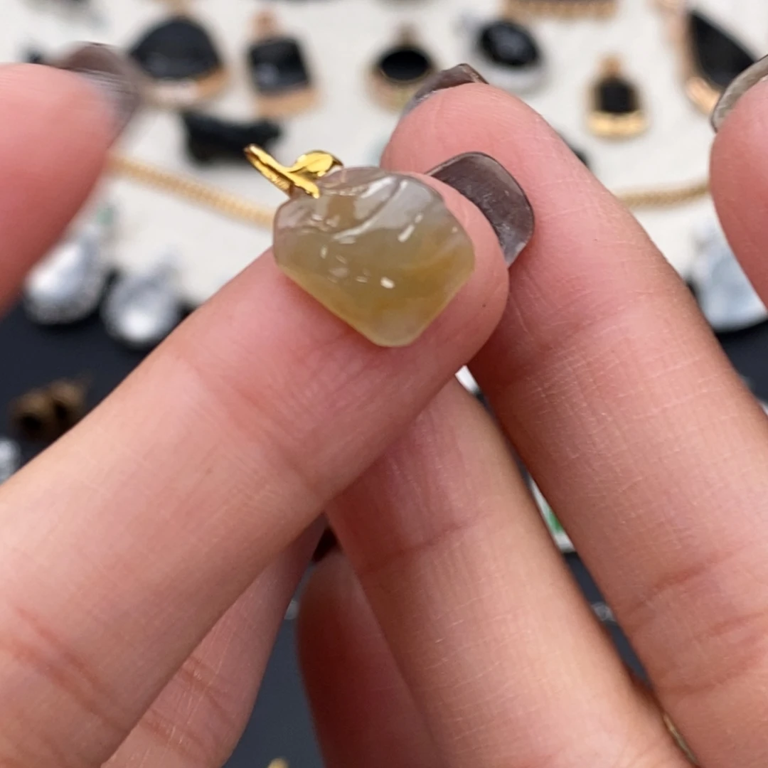 翡翠18K金镶嵌颈饰翡翠首饰