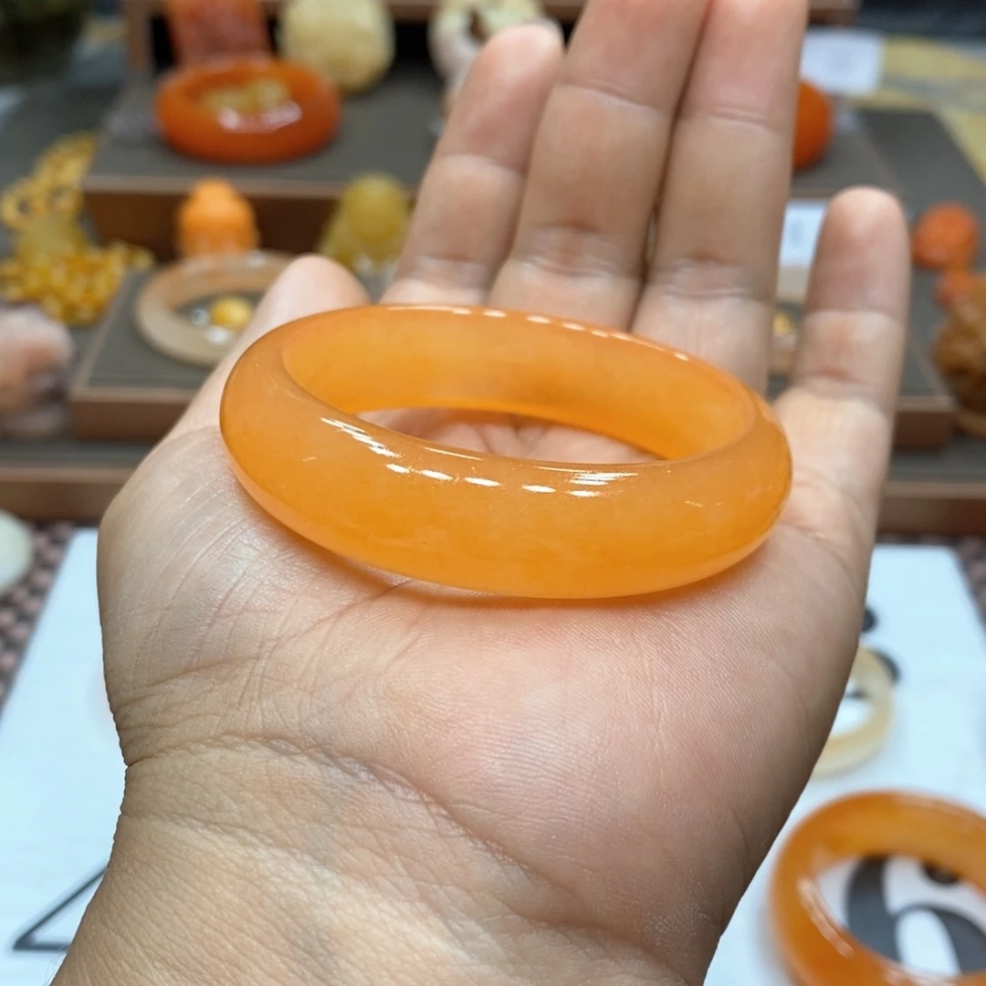 未镶嵌石英质玉（黄龙玉）手镯Y