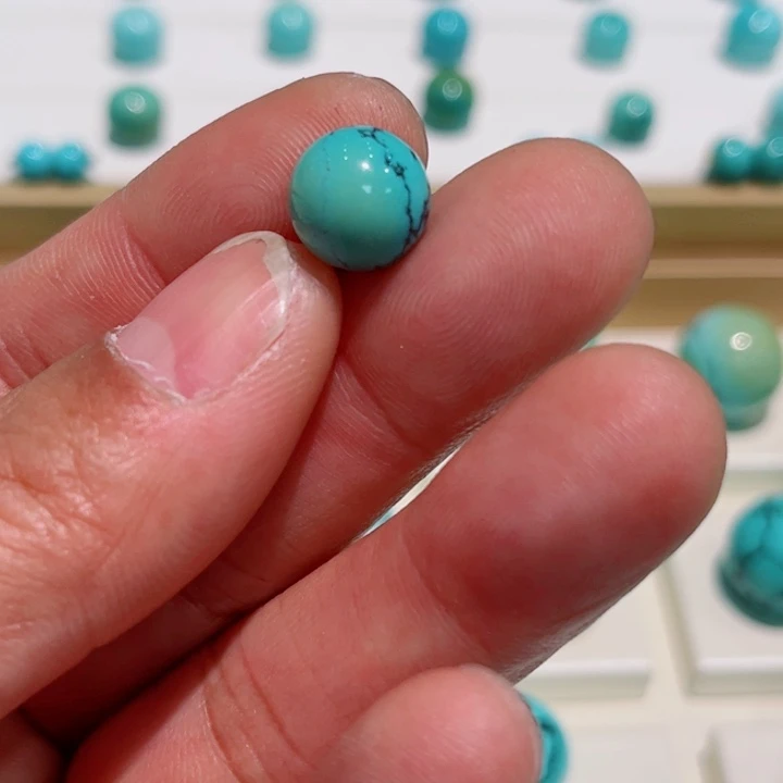 央***姐绿松石未镶嵌珠宝奇石