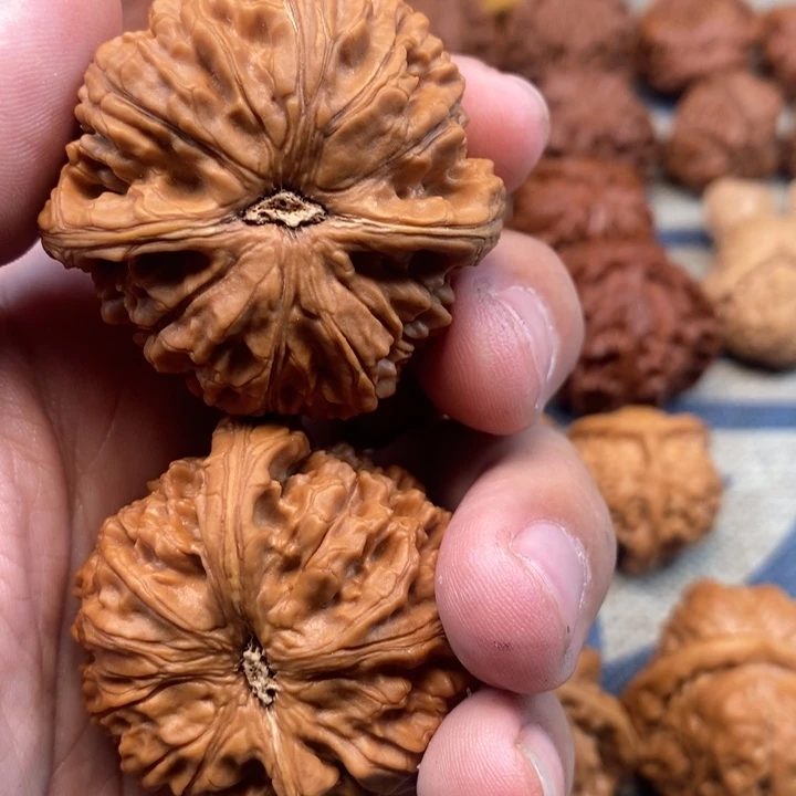 文玩核桃把件三****}核桃