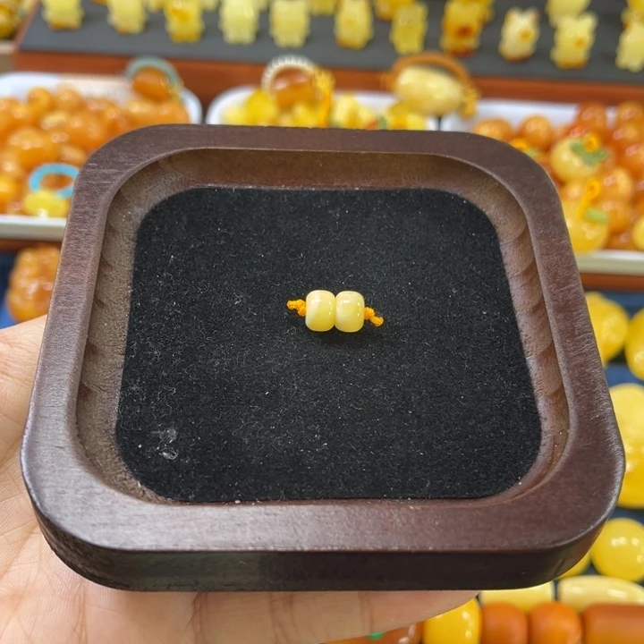 琥珀未镶嵌裸石卡7加墩墩一对