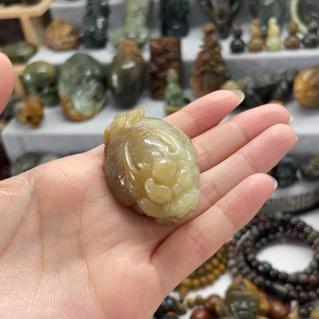 未镶嵌岫岩老玉（透闪石质玉）把件