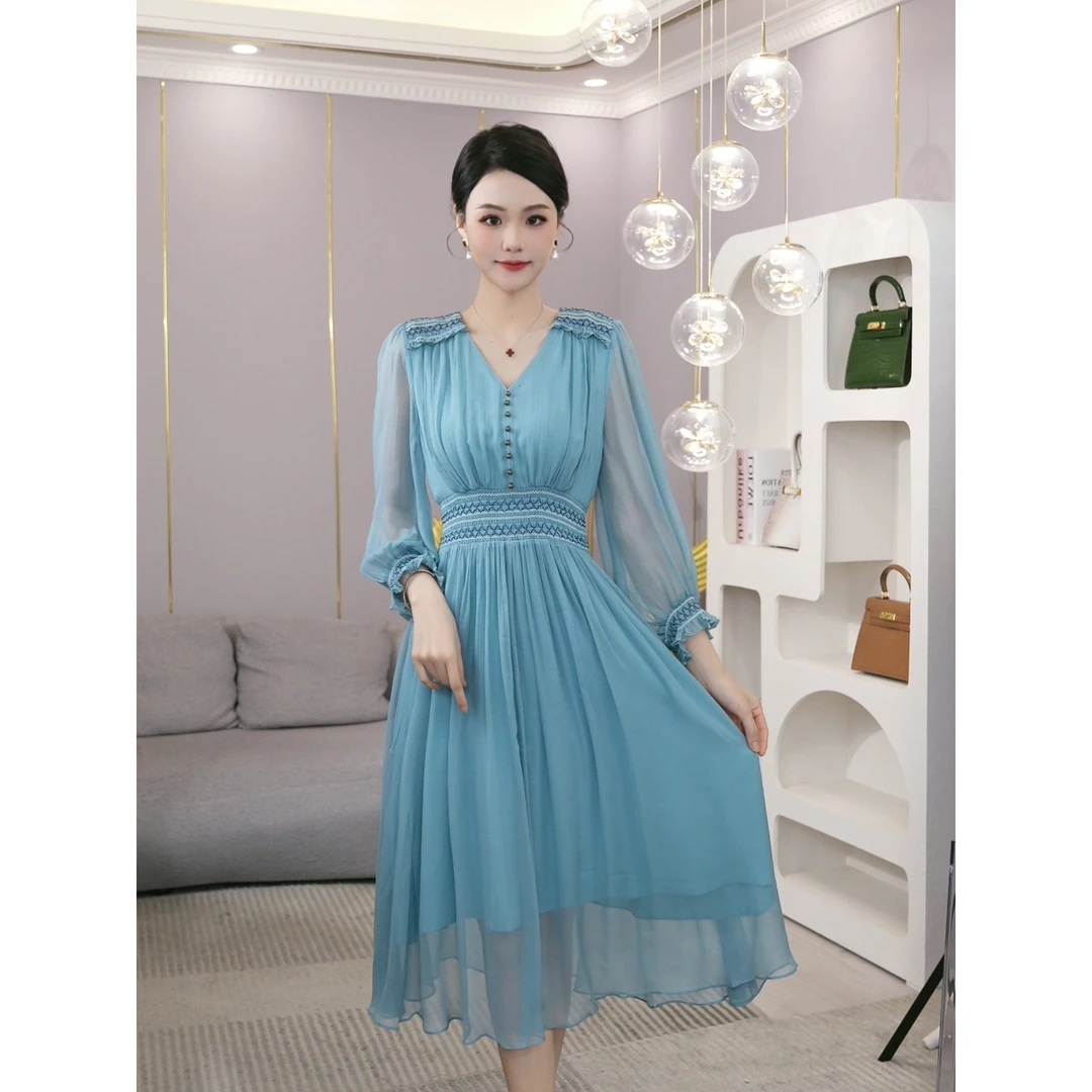 2025年春夏新款【7169】高级感轻奢气质小众显瘦蓝色V领连衣裙子女