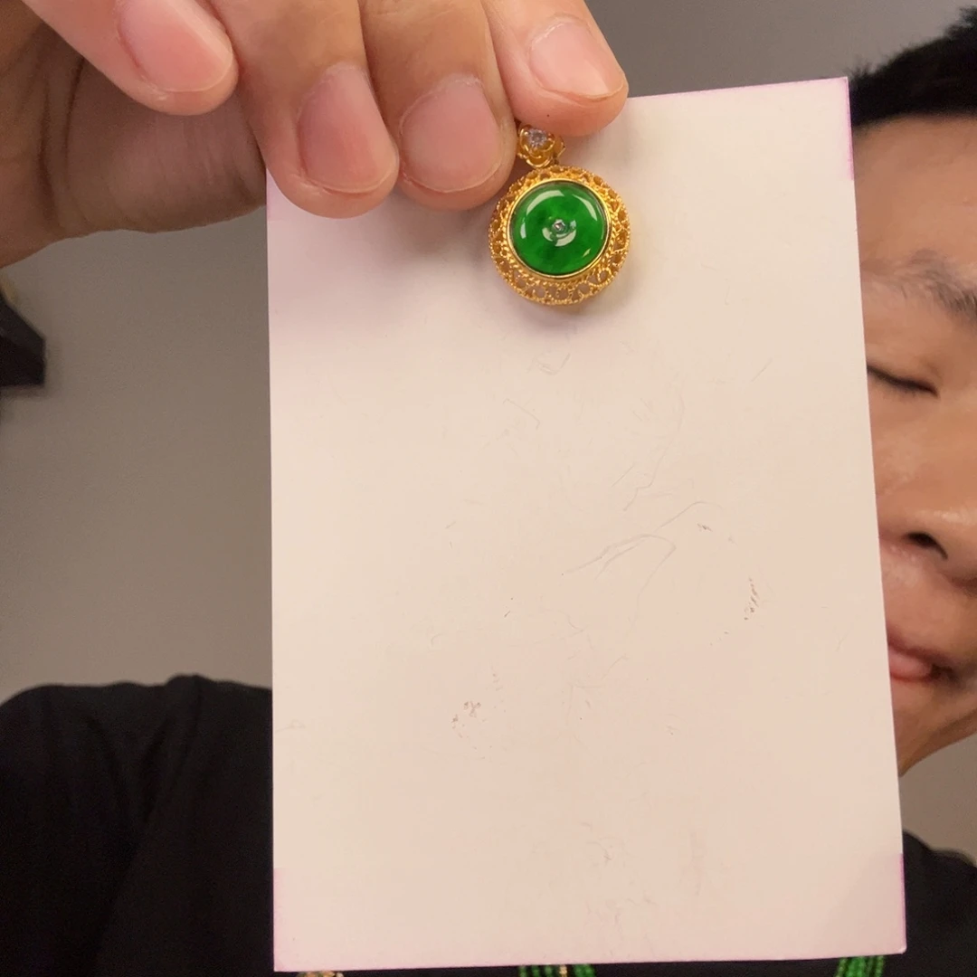 翡翠未镶嵌挂件一件