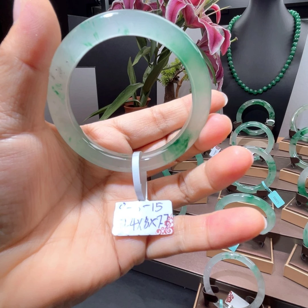 未镶嵌手镯石英质玉（非洲翠）