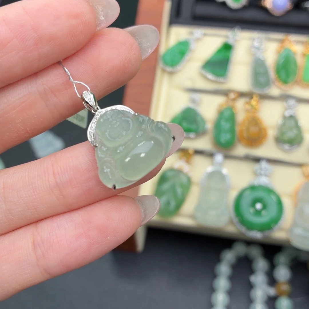 翡翠18K金镶嵌颈饰