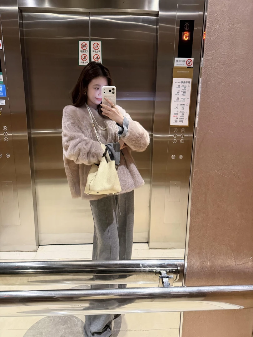 2025秋季新款韩系软糯粉色毛毛绒外套女灰色打底长袖休闲裤三件套