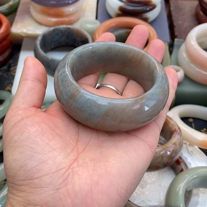 石英质玉未镶嵌手镯