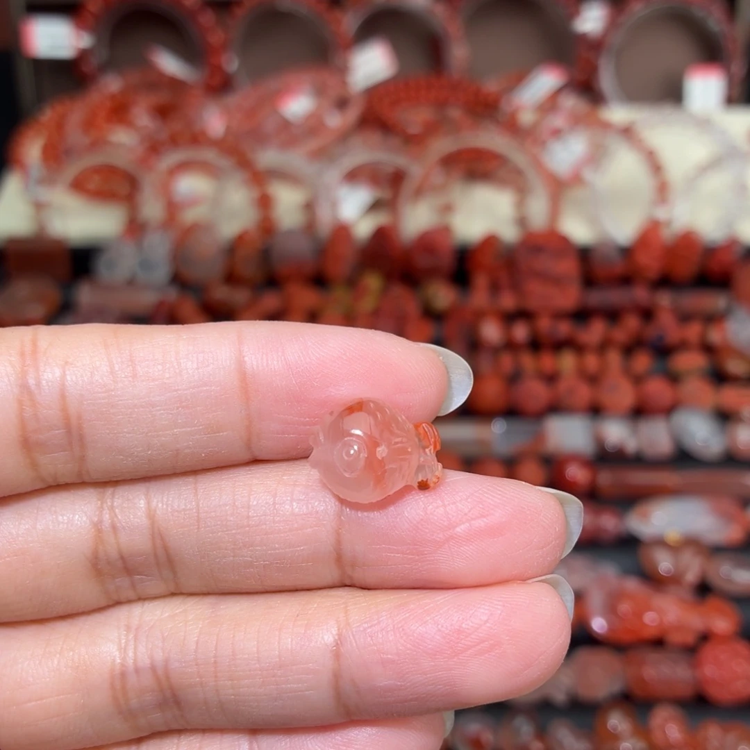 南红玛瑙未镶嵌颈饰嘟嘟鱼