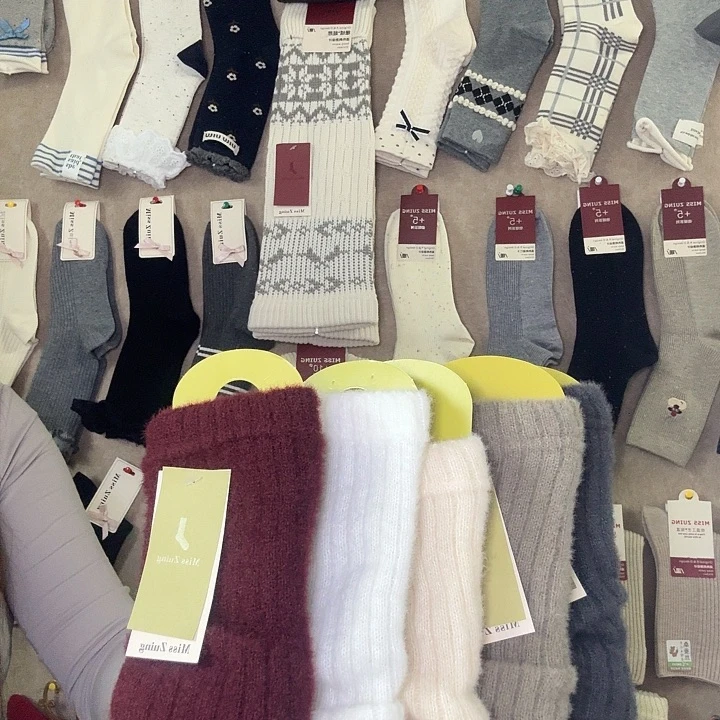 聚酯纤维毛绒款踩脚堆堆袜