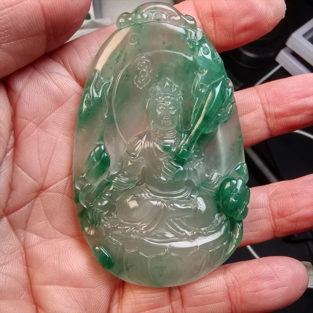 非洲翠（独龙玉）男士鼠兔护身玉观音文殊菩萨冰透精雕飘绿俏色巧雕