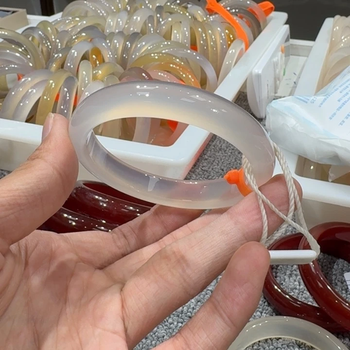 玛瑙/玉髓手镯未镶嵌H*依08