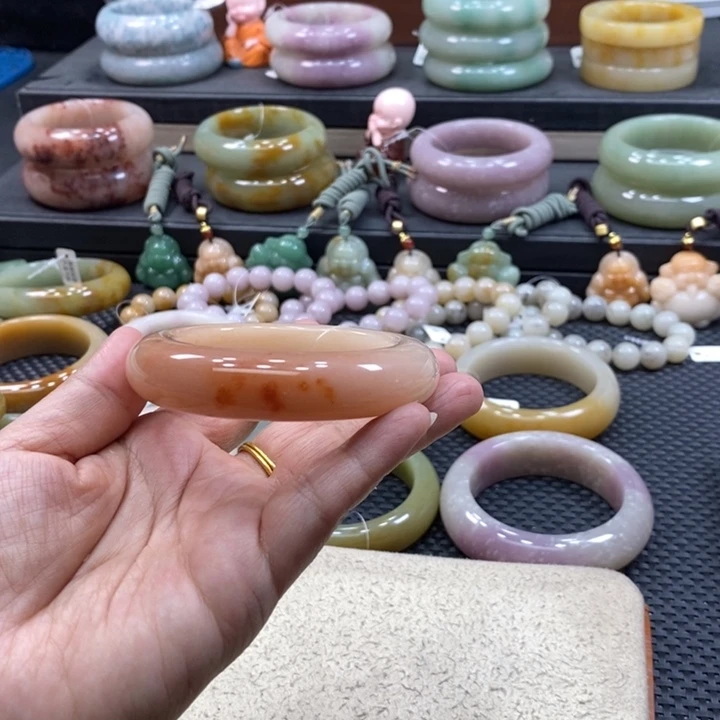 未镶嵌手镯石英岩玉