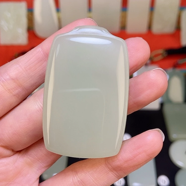 【闪购商品】颈饰未镶嵌和田玉老**士