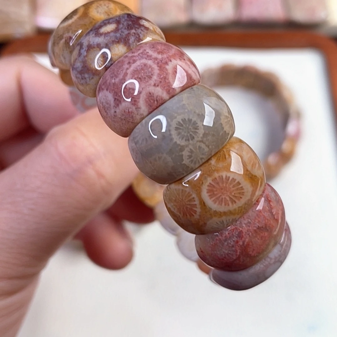 【闪购商品】硅化玉颈饰未镶嵌黄****蹊