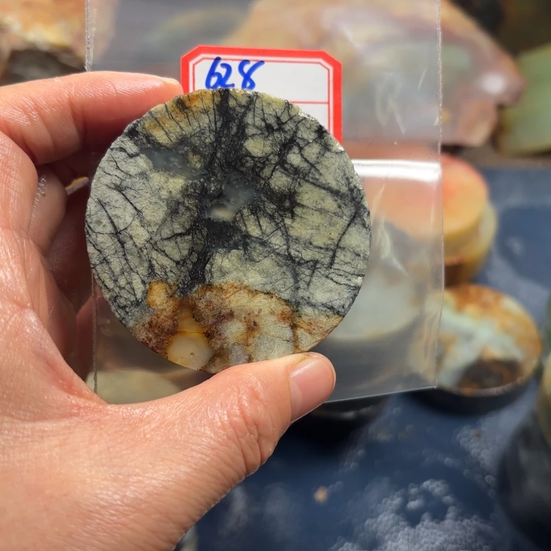 燎***人蛇纹石玉未镶嵌珠宝半成品