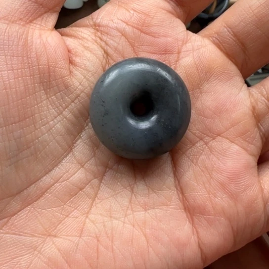 和田玉未镶嵌颈饰平安扣