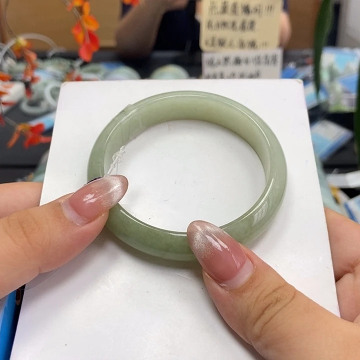 翡翠手镯未镶嵌5657口