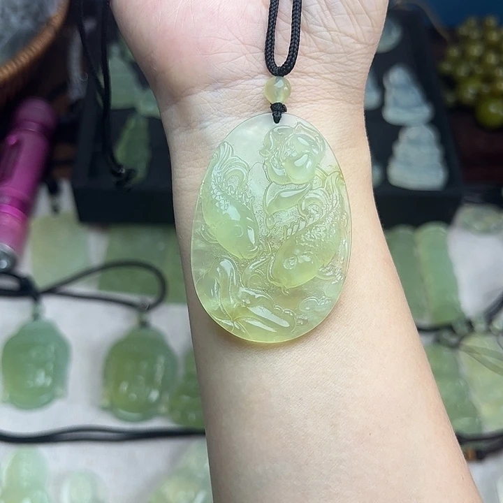 岫玉合金颈饰吊坠