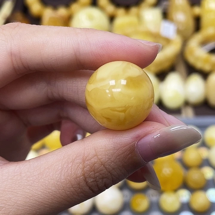 琥珀未镶嵌裸石19.4mm瑕 072